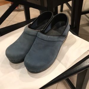 Dansko size 39 blue clogs